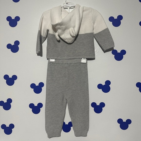 Gray and White Knit Baby Outfit - Picture 2 of 2